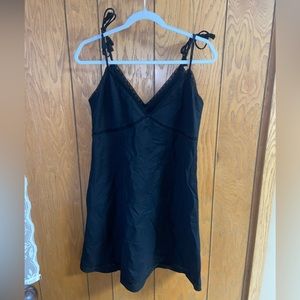 Theory black dress with pockets. Size 2. Very good condition.